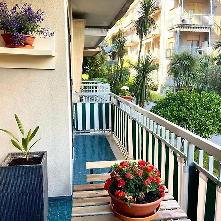 Riviera Bliss 公寓 *